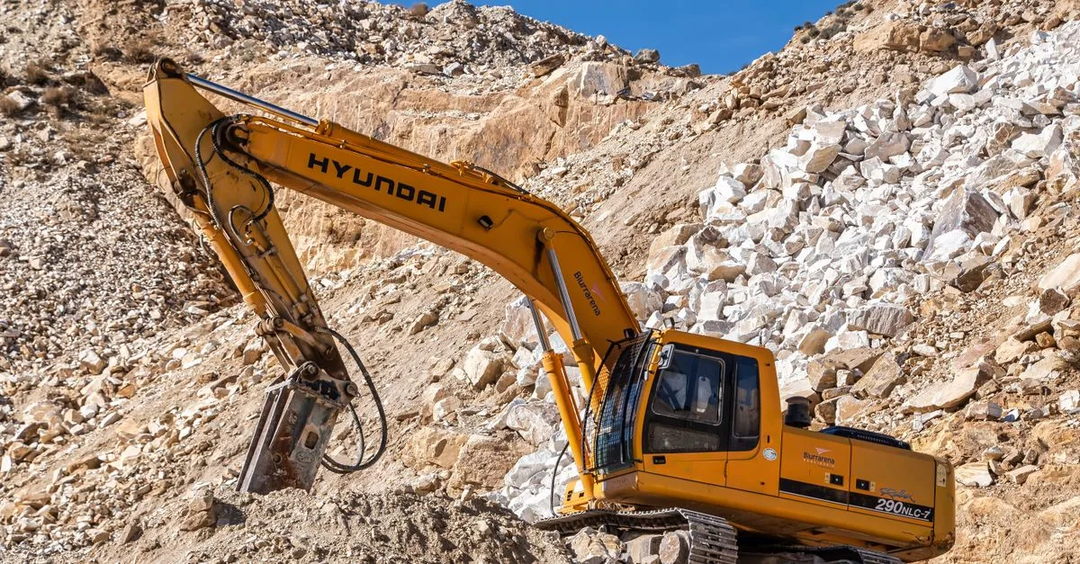 service professionnel d'excavation pour tous vos projets de construction, terrassement et aménagement. travail précis et rapide adapté à vos besoins.